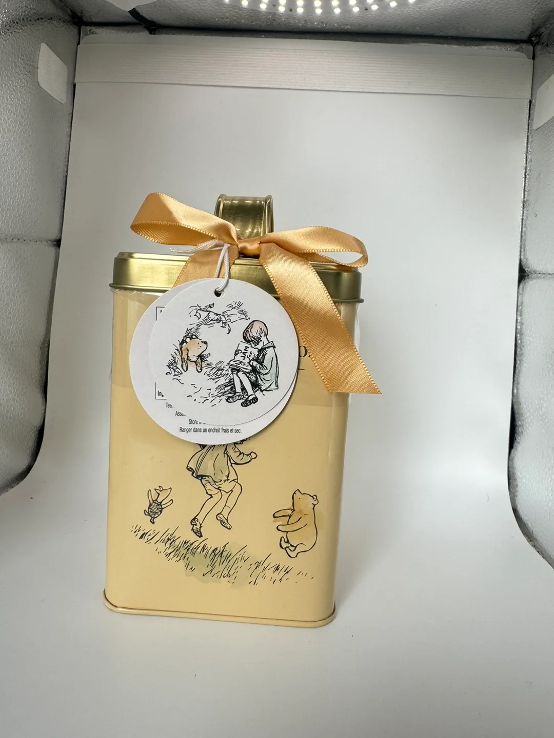 Winnie-the-Pooh Special Edition Gift Tin image indicator(2)