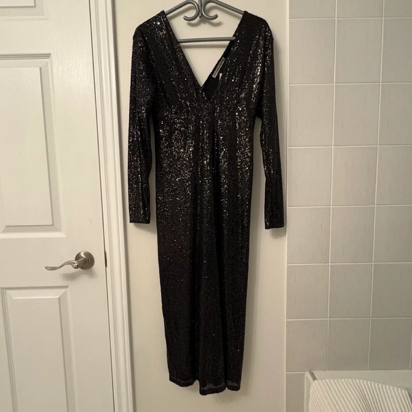 New Black Sequin Midi Dress - Large 🇨🇦 image indicator(6)