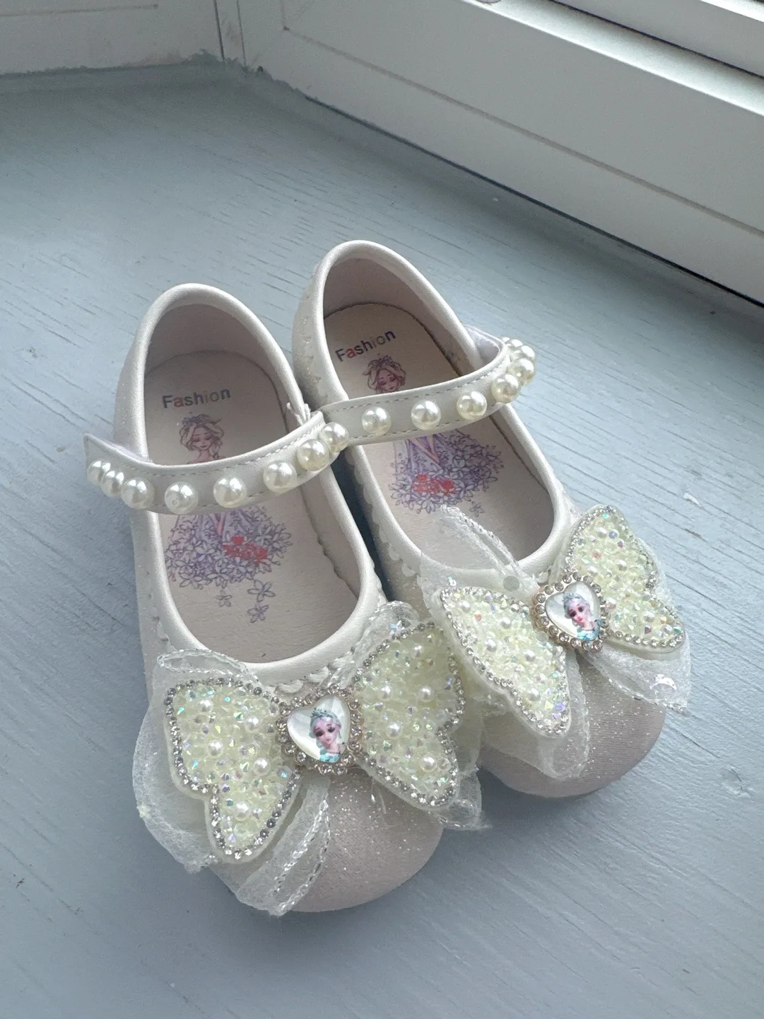 ELSA princess toddler -Shoes - Size 8 thumbnail