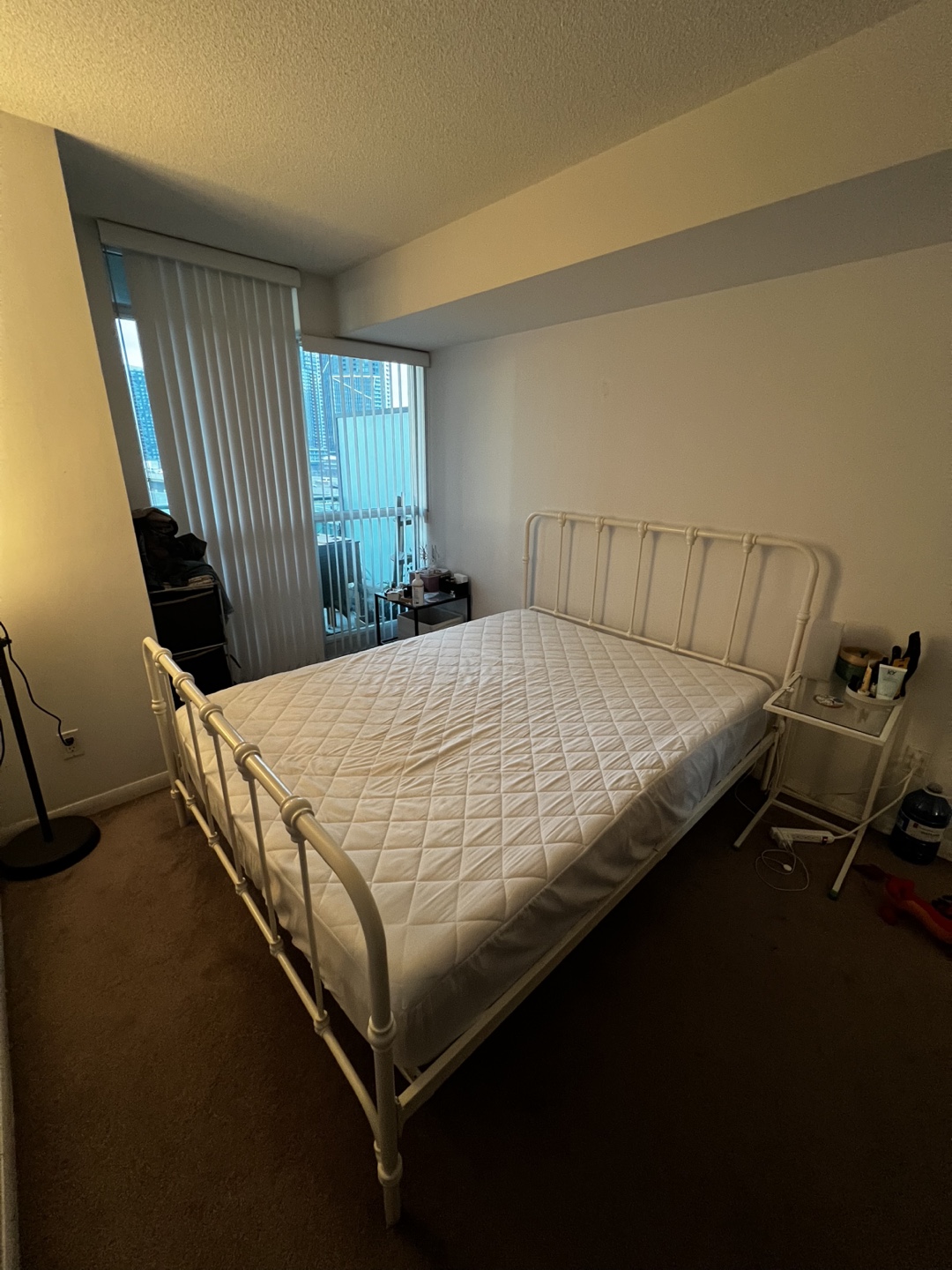 Queen Size Metal Bed Frame - White - photo 2