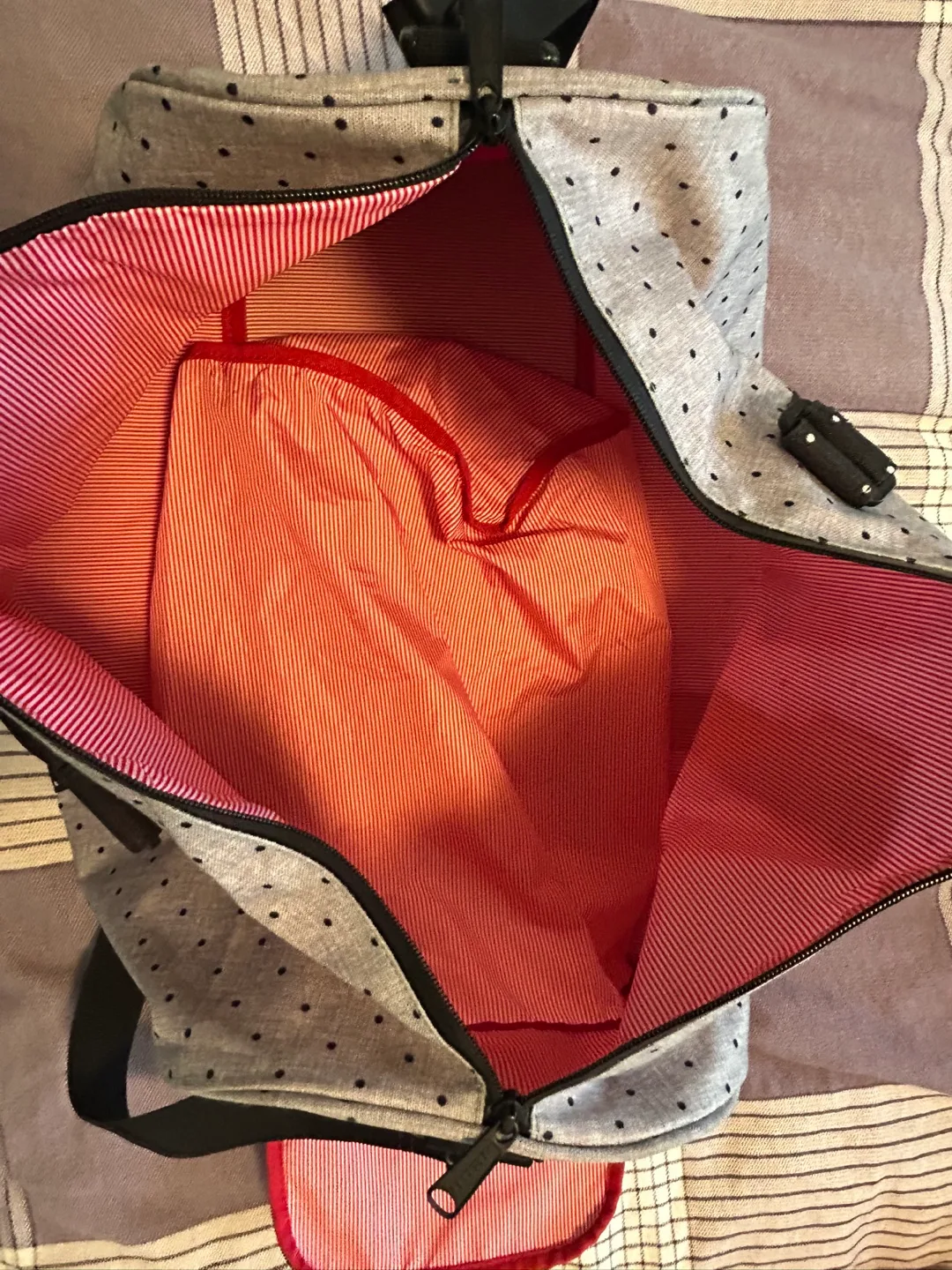 Herschel Grey Polka Dot Duffle Bag image indicator(3)