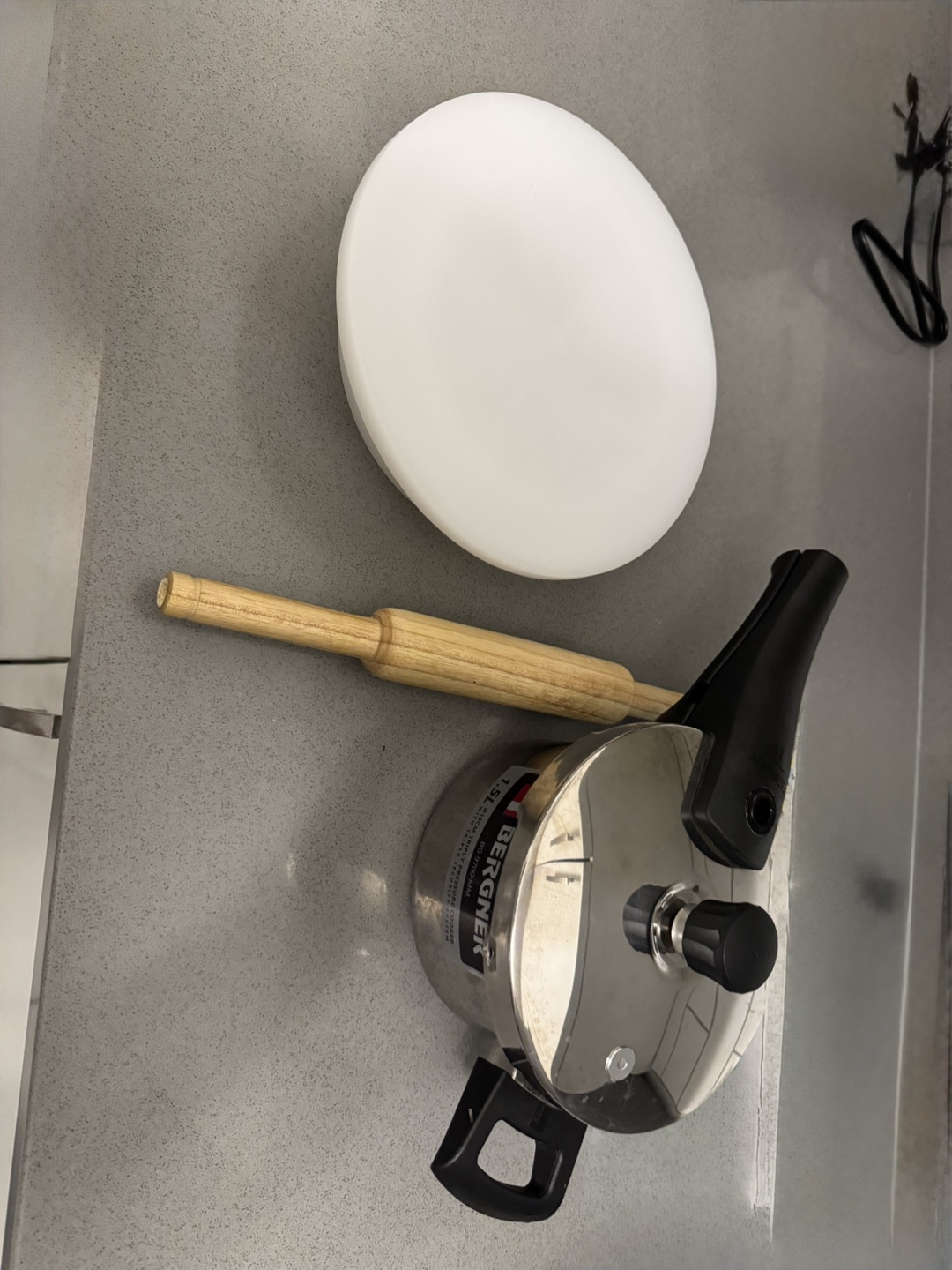 Kitchen Bundle- Cooker, Rolling Pin, rolling board,containers - photo 2