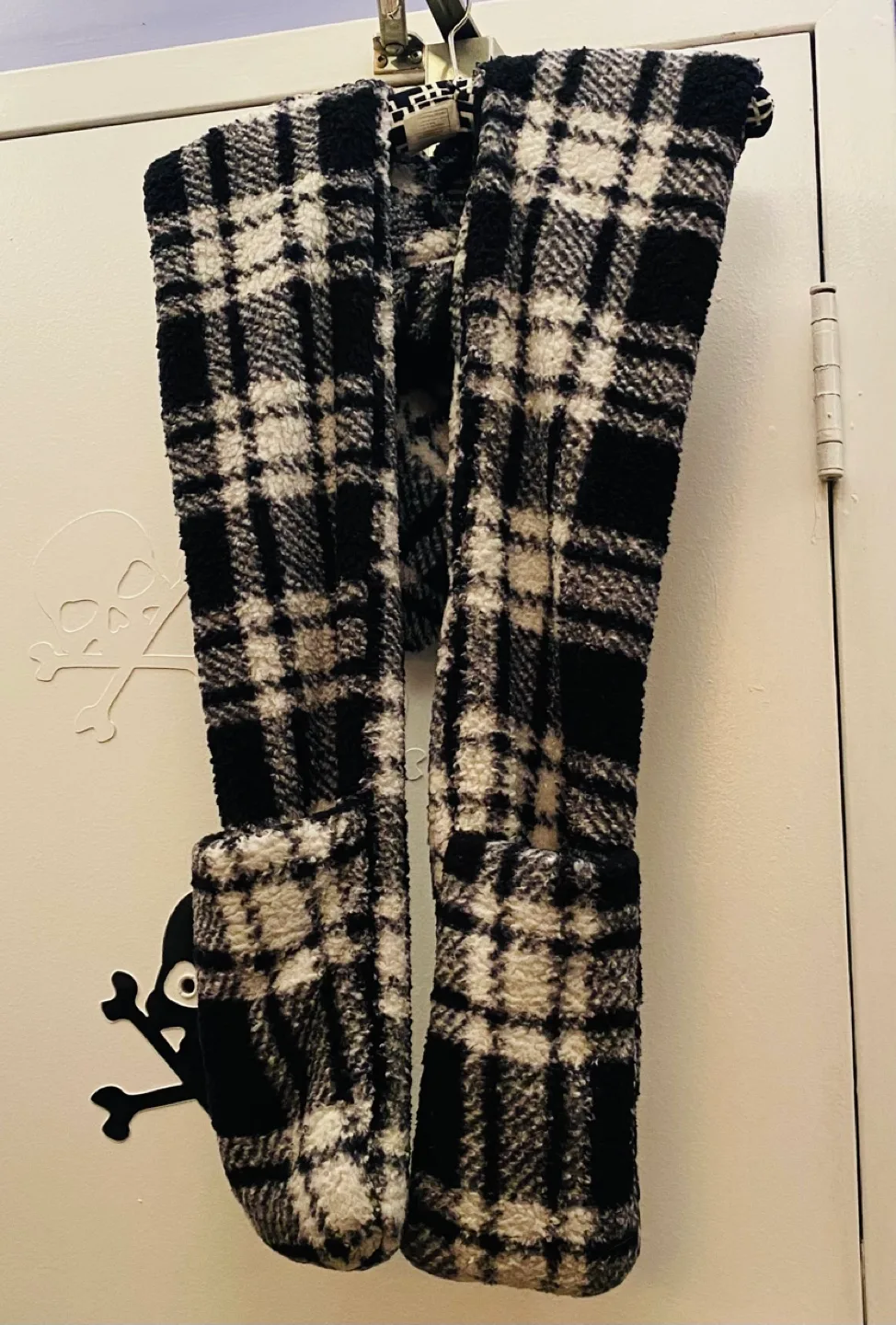 Cozy Scarf with Hat & Mittens image indicator(4)