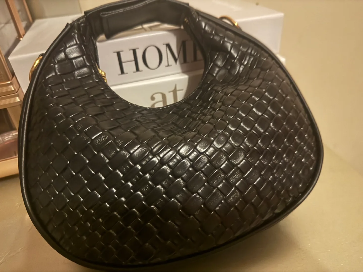 Gorgeous hand bag. image indicator(2)