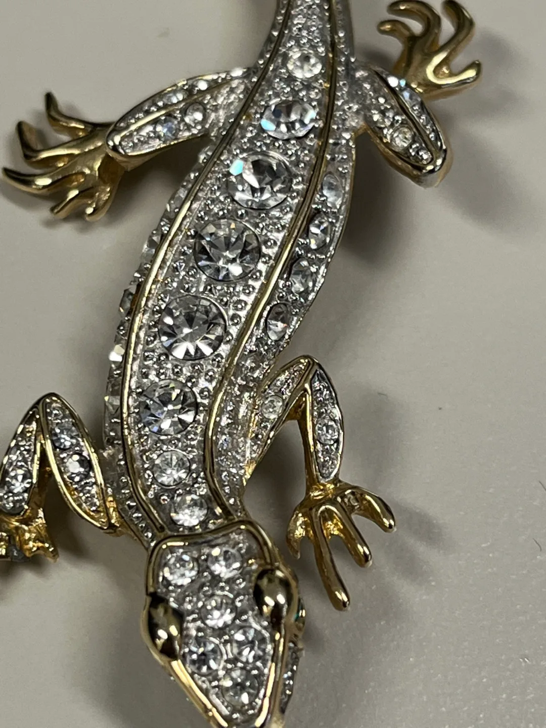 Rhinestone Gecko Brooch image indicator(4)