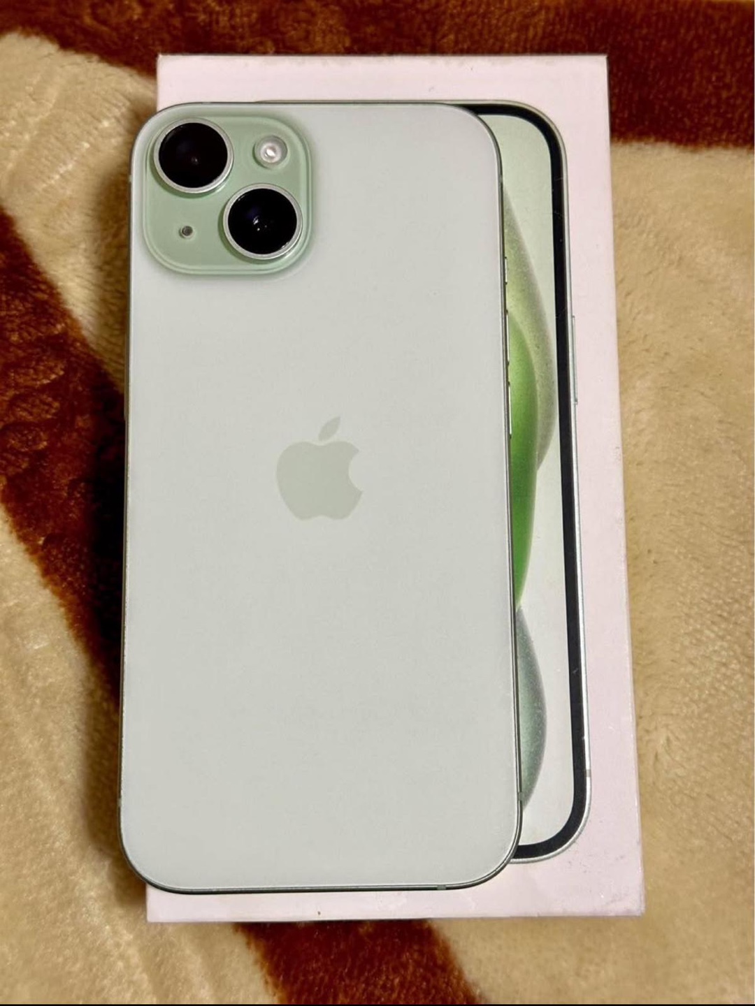 iPhone 15 in Mint Green - Excellent Condition - photo 2