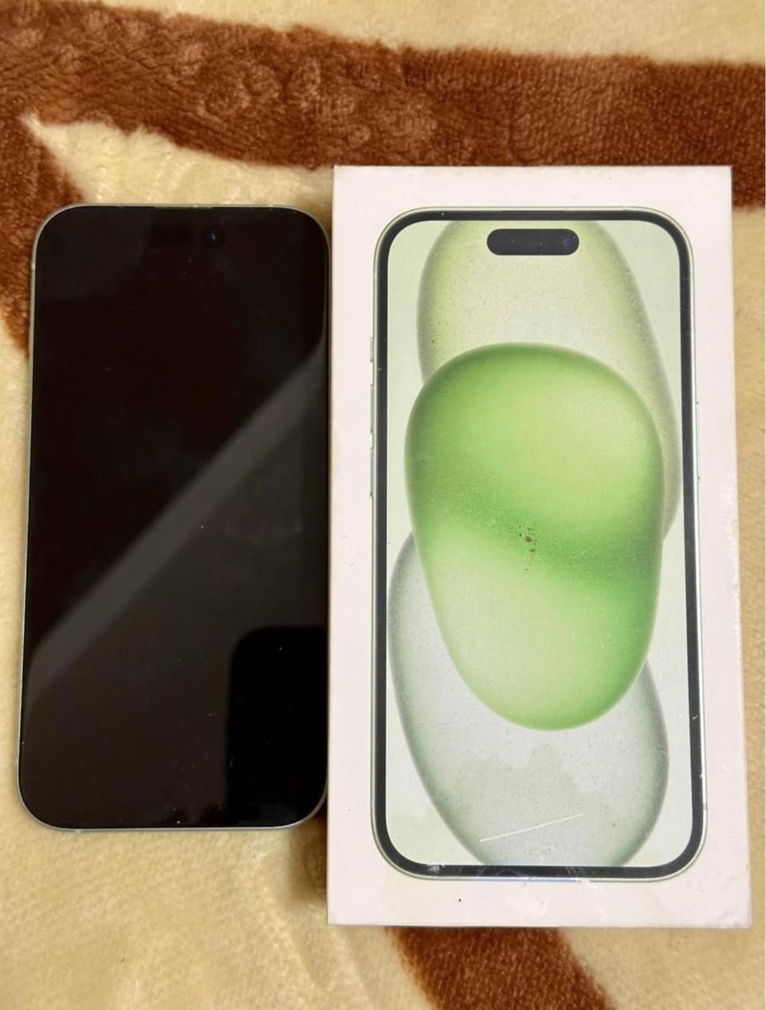 iPhone 15 in Mint Green - Excellent Condition
