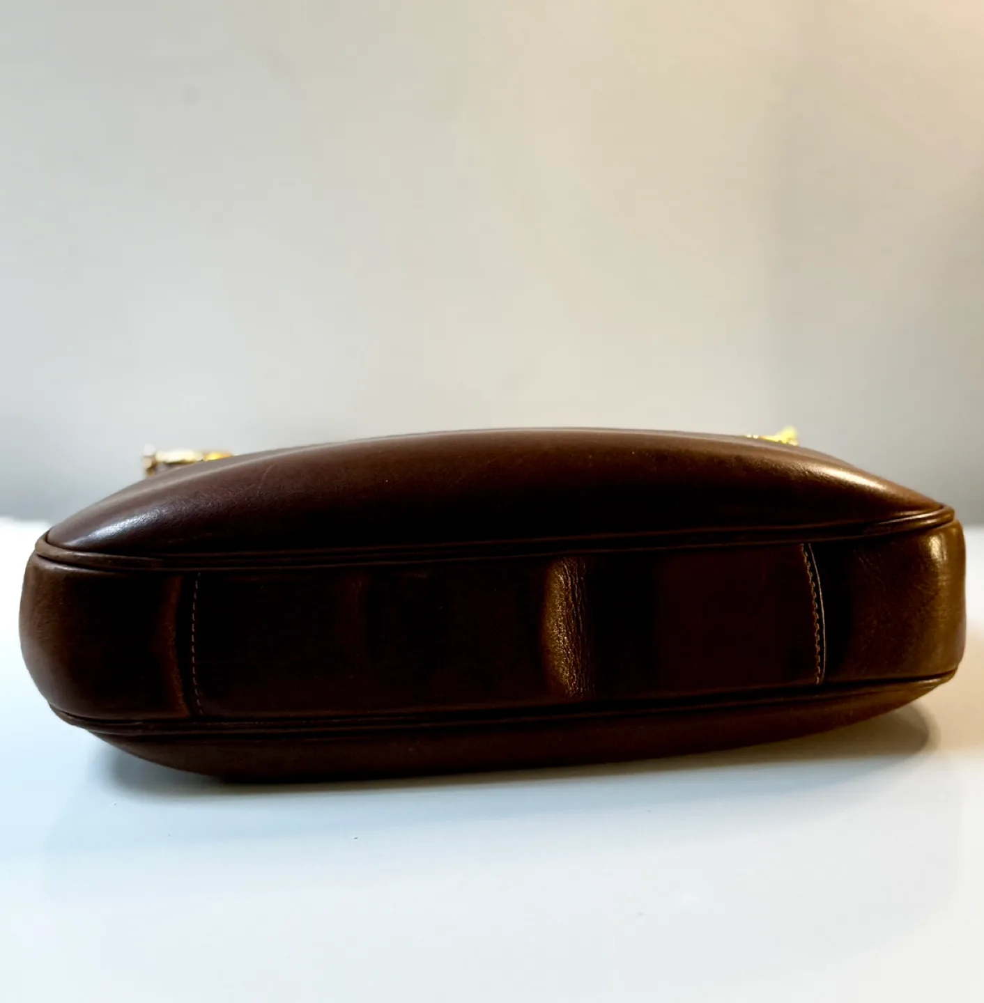 Vintage Gucci Leather Shoulder Bag image indicator(4)