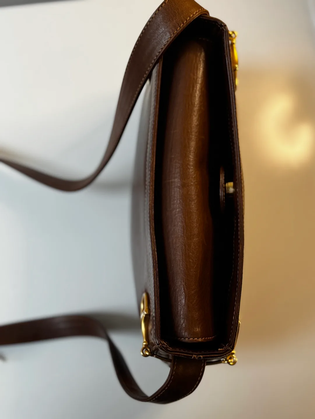 Vintage Gucci Leather Shoulder Bag image indicator(7)