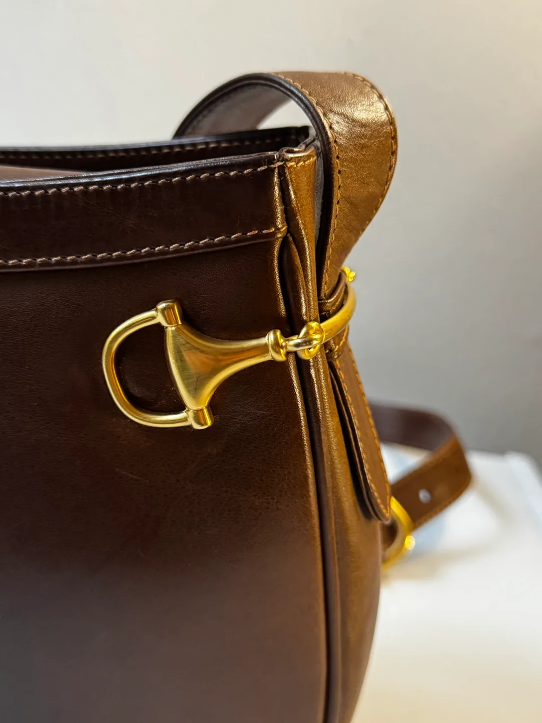 Vintage Gucci Leather Shoulder Bag image indicator(2)