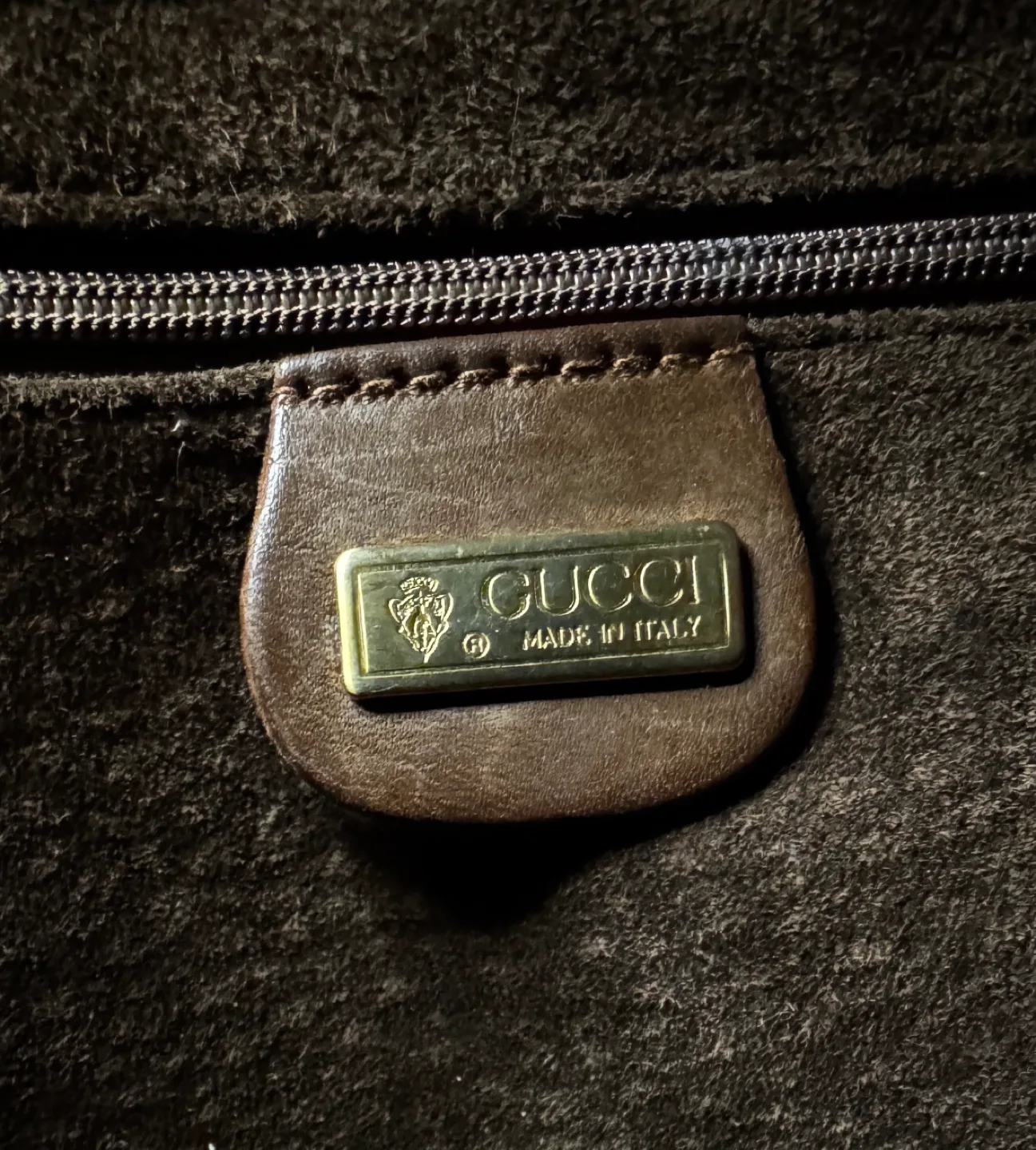 Vintage Gucci Leather Shoulder Bag image indicator(9)