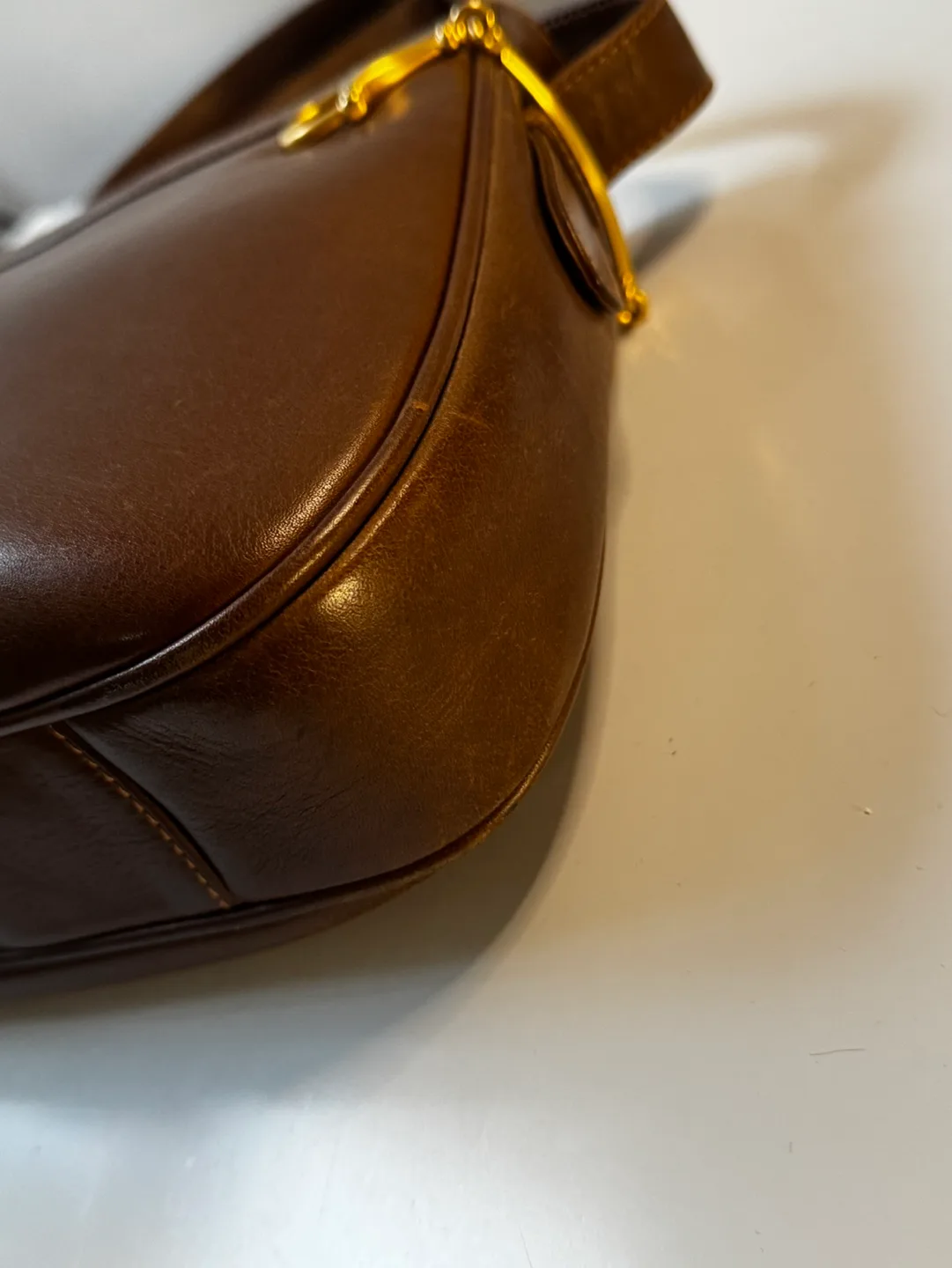 Vintage Gucci Leather Shoulder Bag image indicator(8)