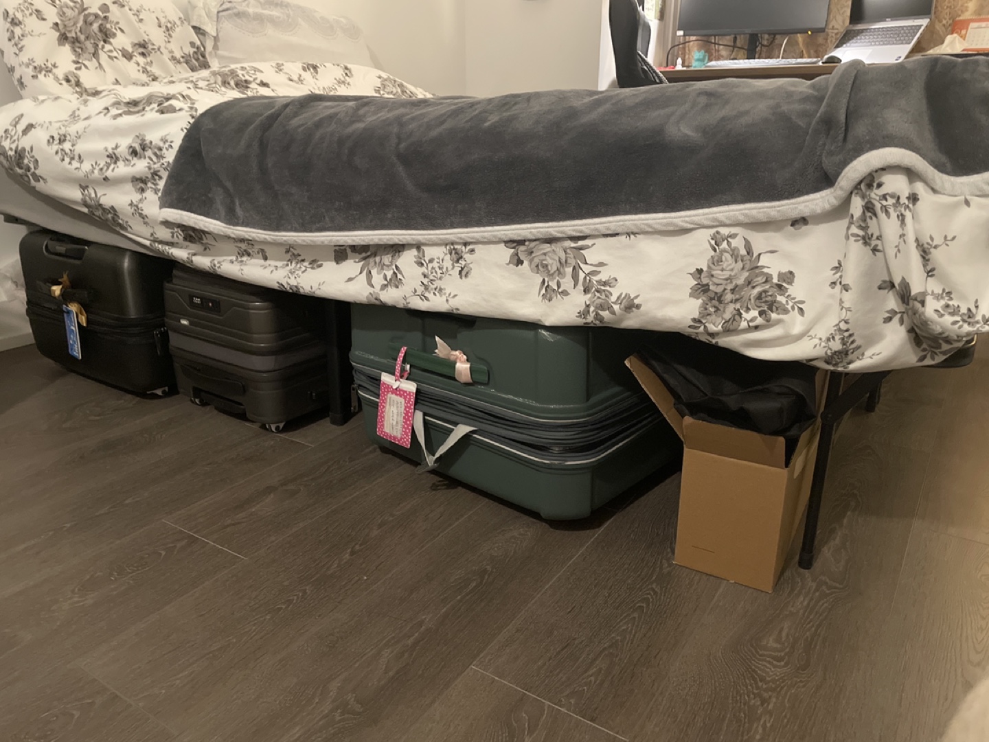 Queen Metal Bed Frame - 60" x 80" - photo 3