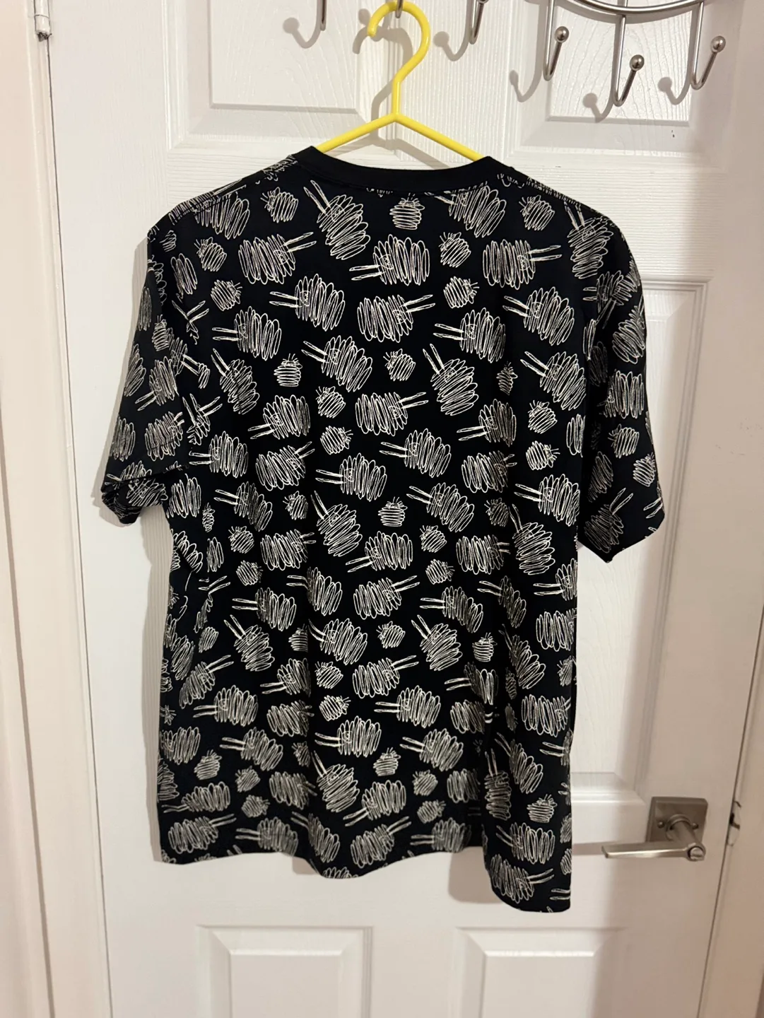Kaws x Uniqlo x Peanuts Dust Cloud All Over Tee (XL) image indicator(3)