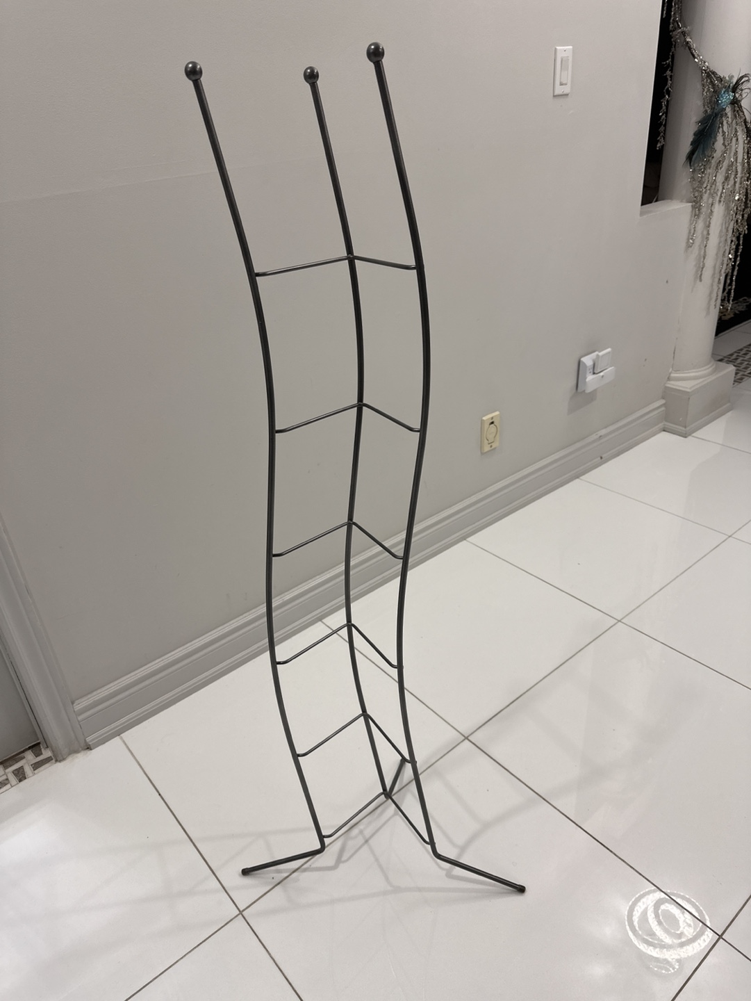 Metal Magazine Rack/Stand - photo 2
