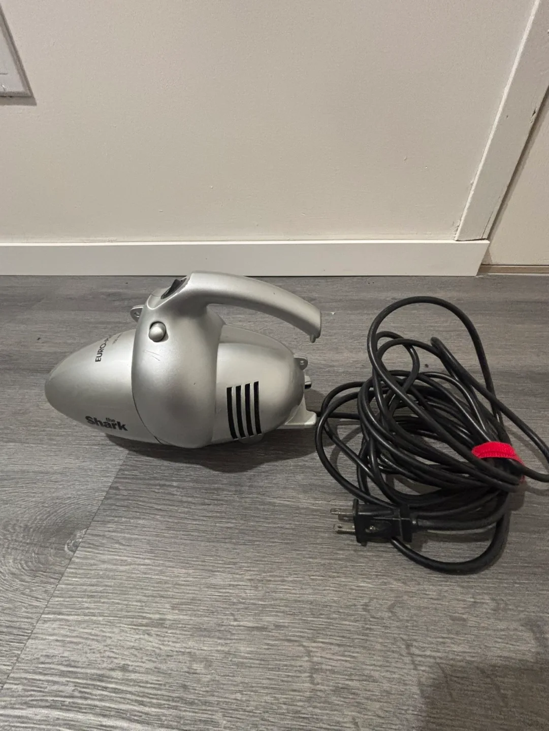 Shark Euro-Pro Handheld Vacuum image indicator(3)