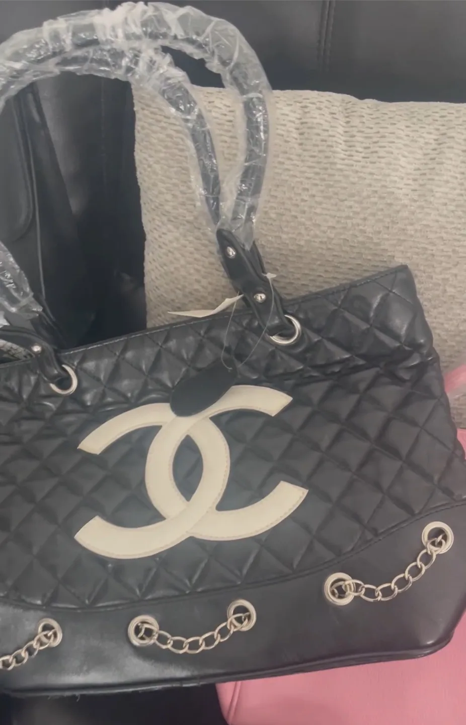 Black Quilted Tote Bag with Chain Detail image indicator(2)