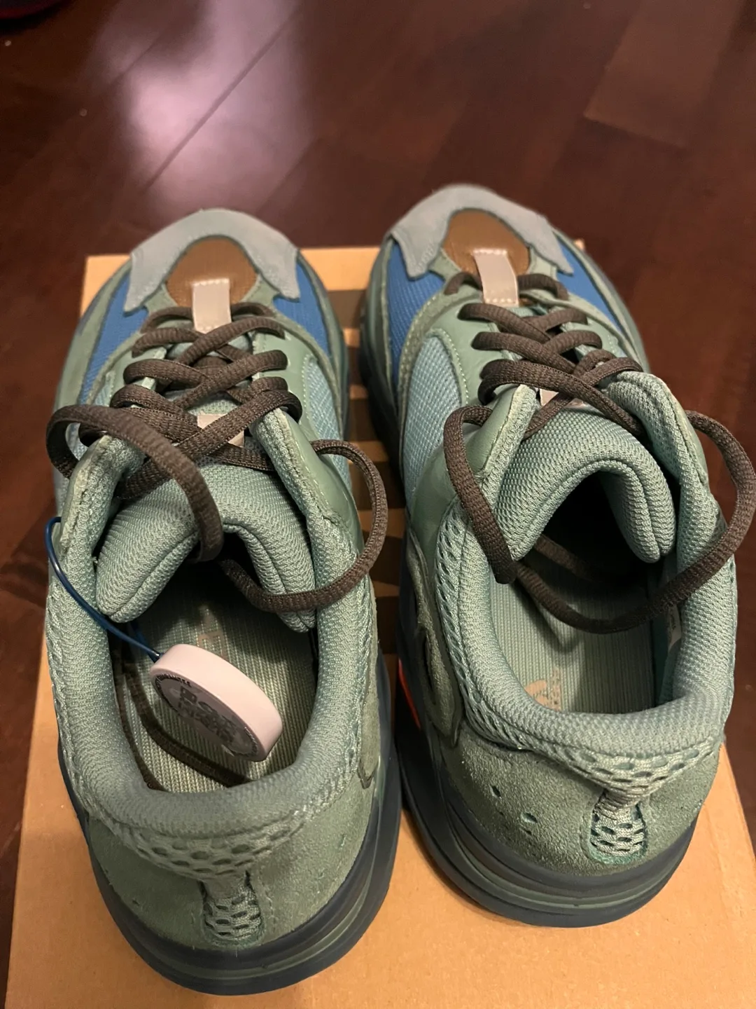 Yeezy 700 Faded Asure image indicator(5)
