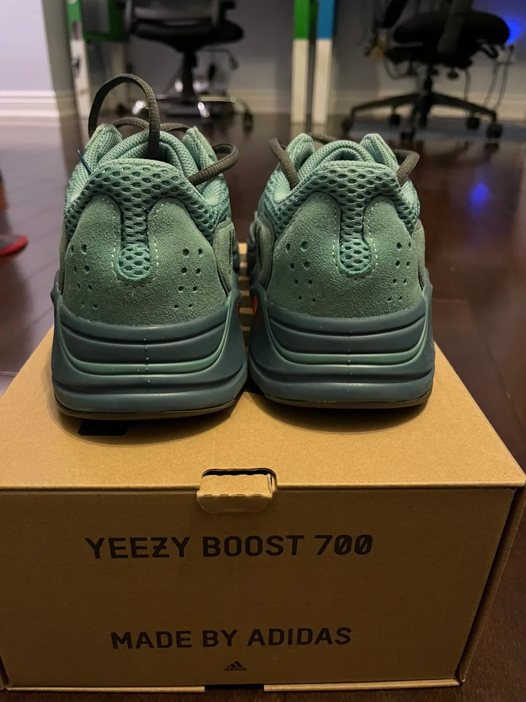 Yeezy 700 Faded Asure image indicator(4)