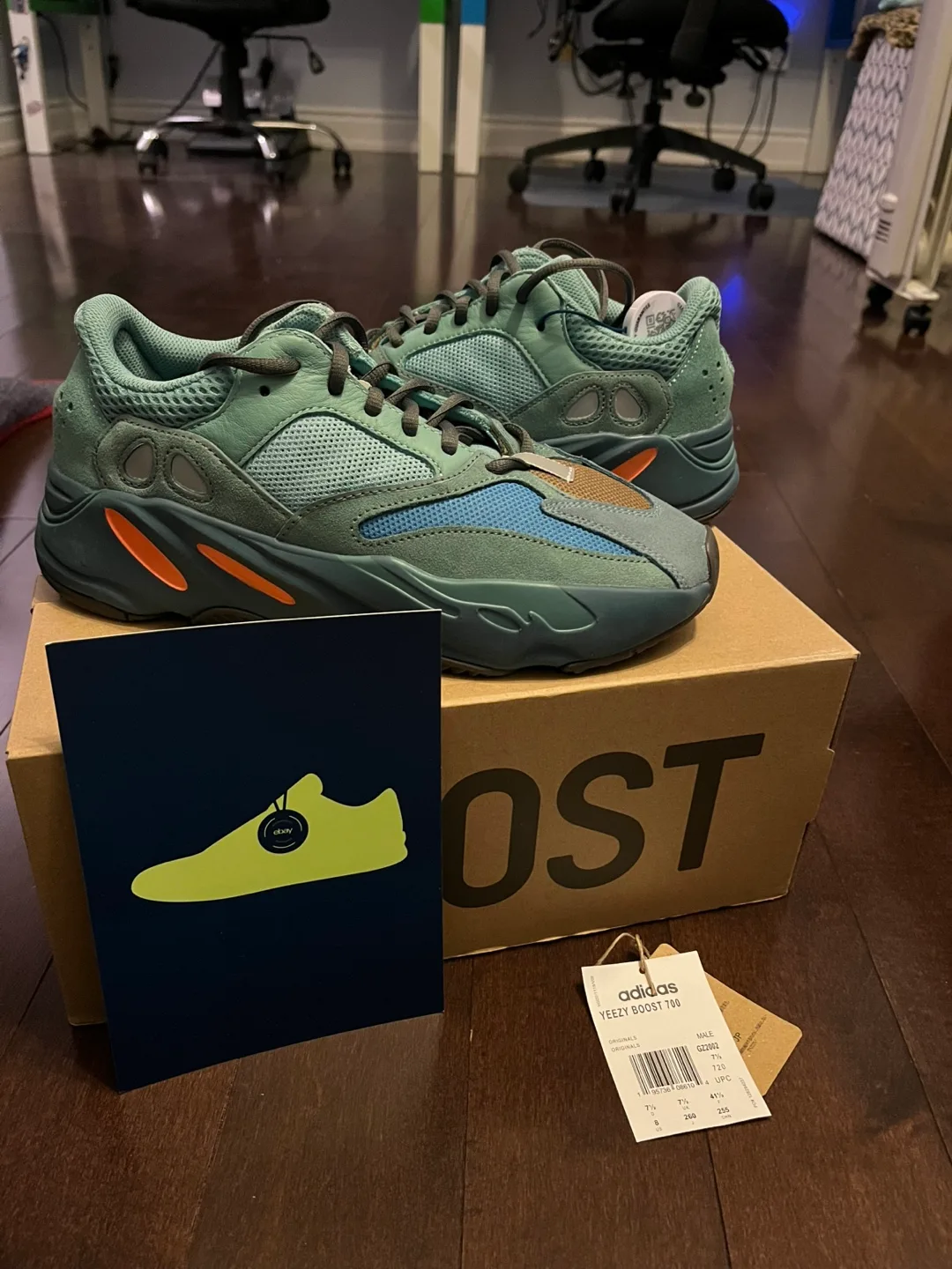 Yeezy 700 Faded Asure image indicator(2)