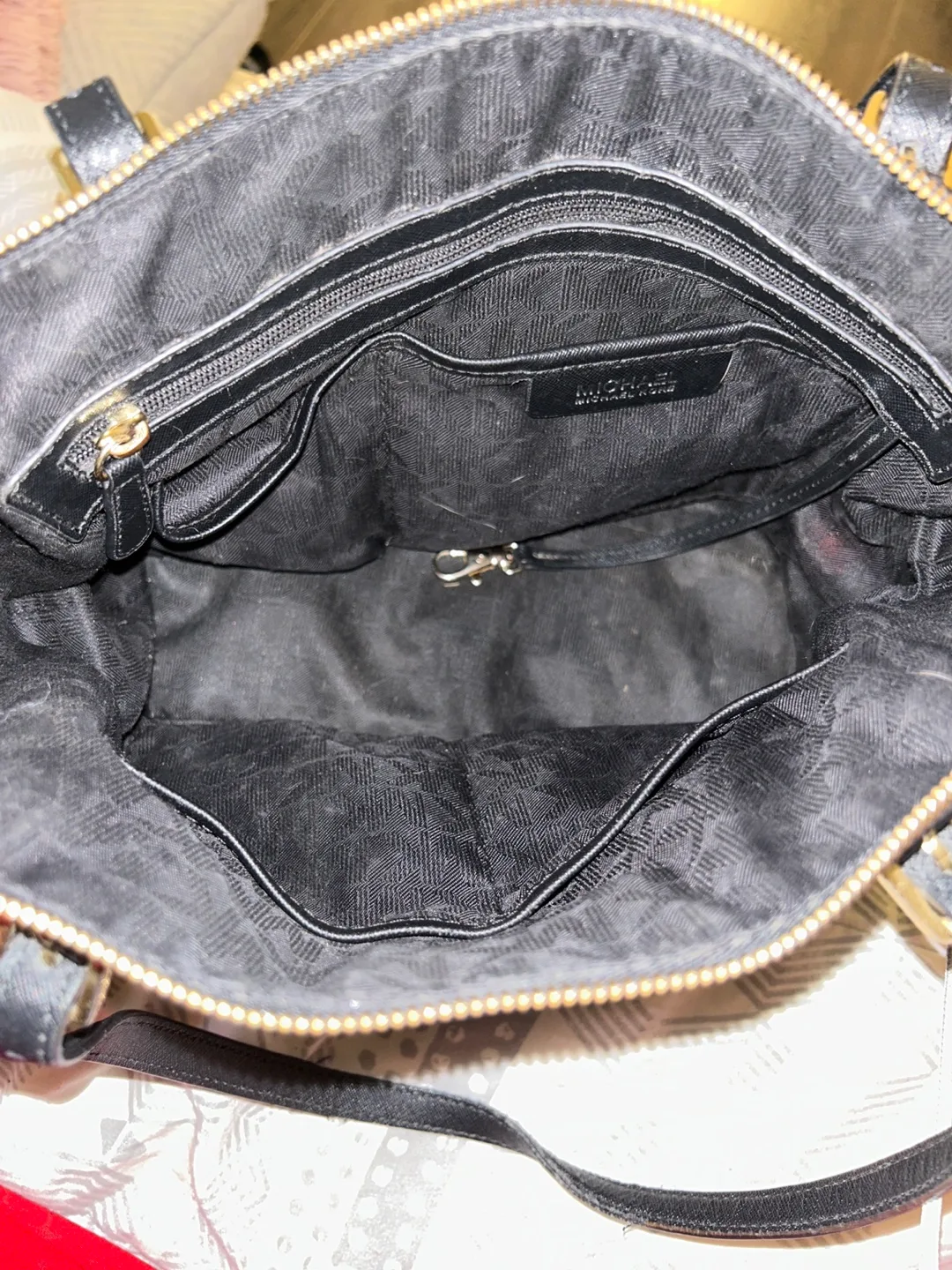 Michael Kors Black Tote Bag image indicator(2)