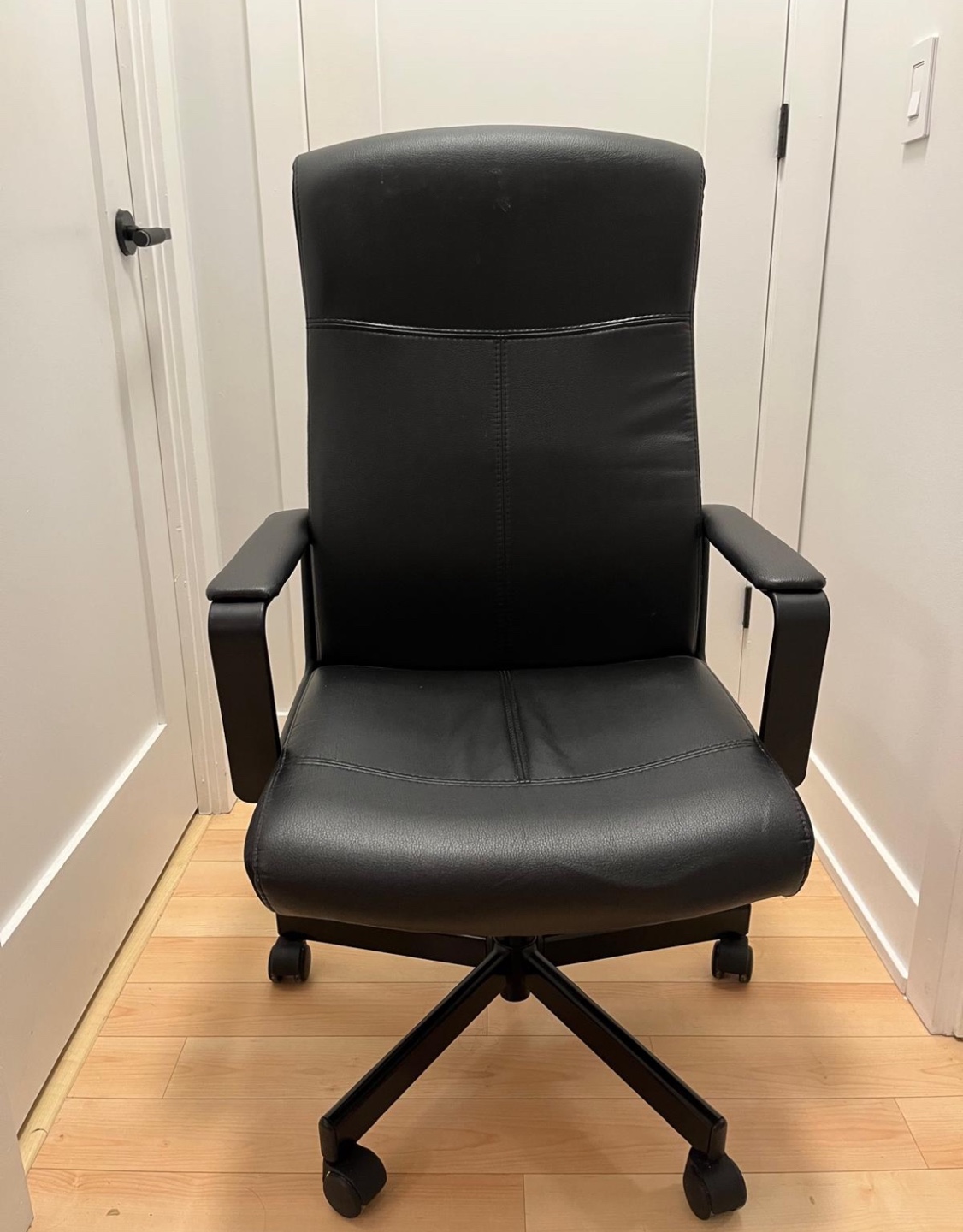 Black Desk Chair. Price is for (1) chair. Two are available