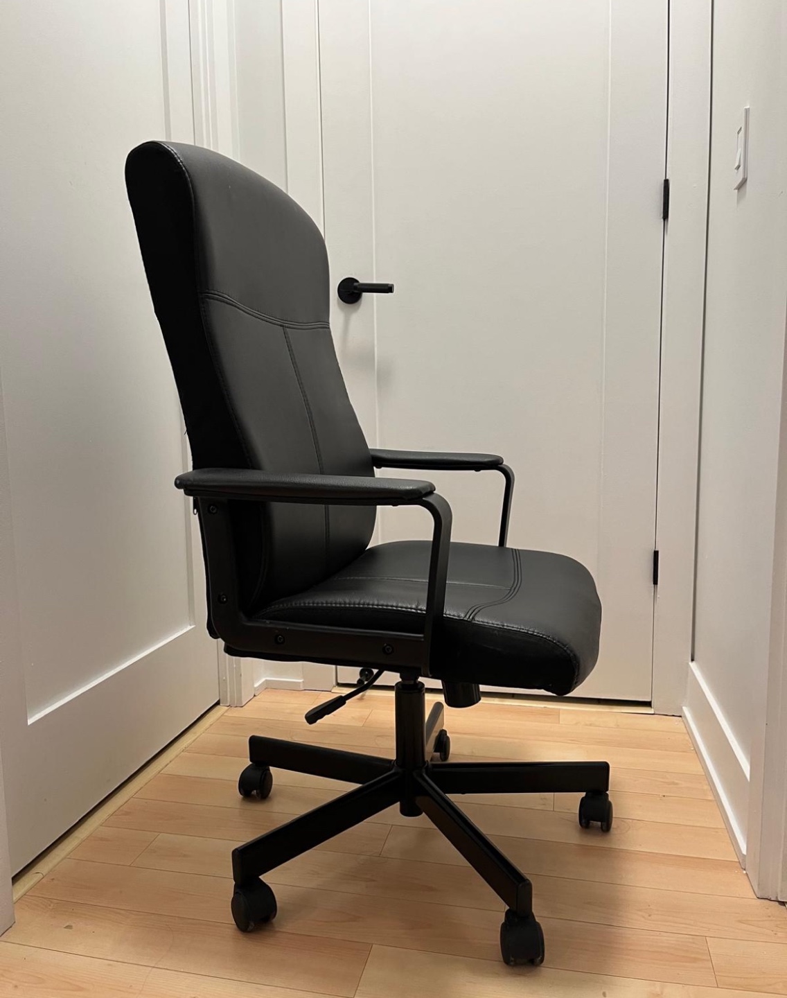Black Desk Chair. Price is for (1) chair. Two are available - photo 2