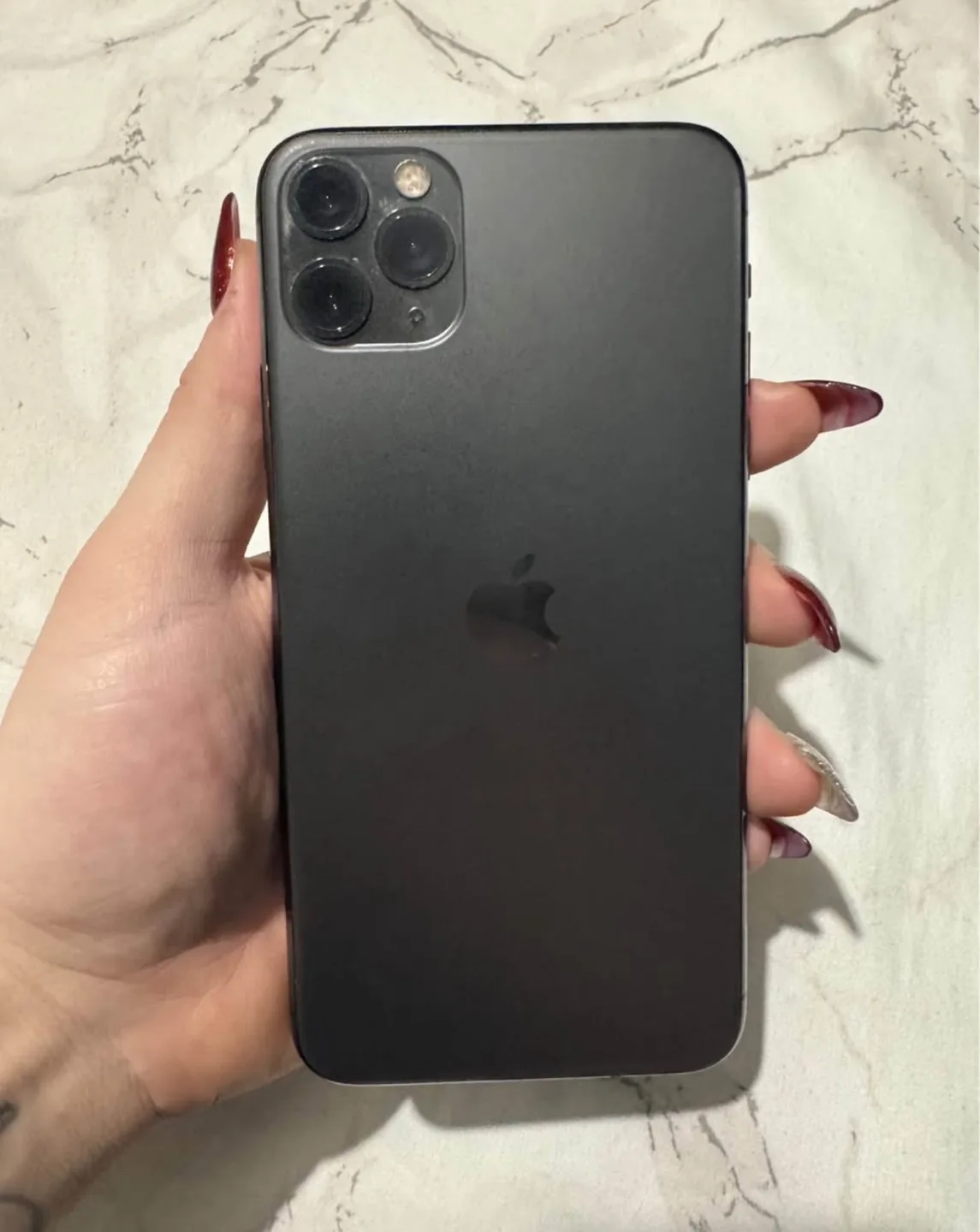 iPhone 11 Pro Max - 256 GB image indicator(2)