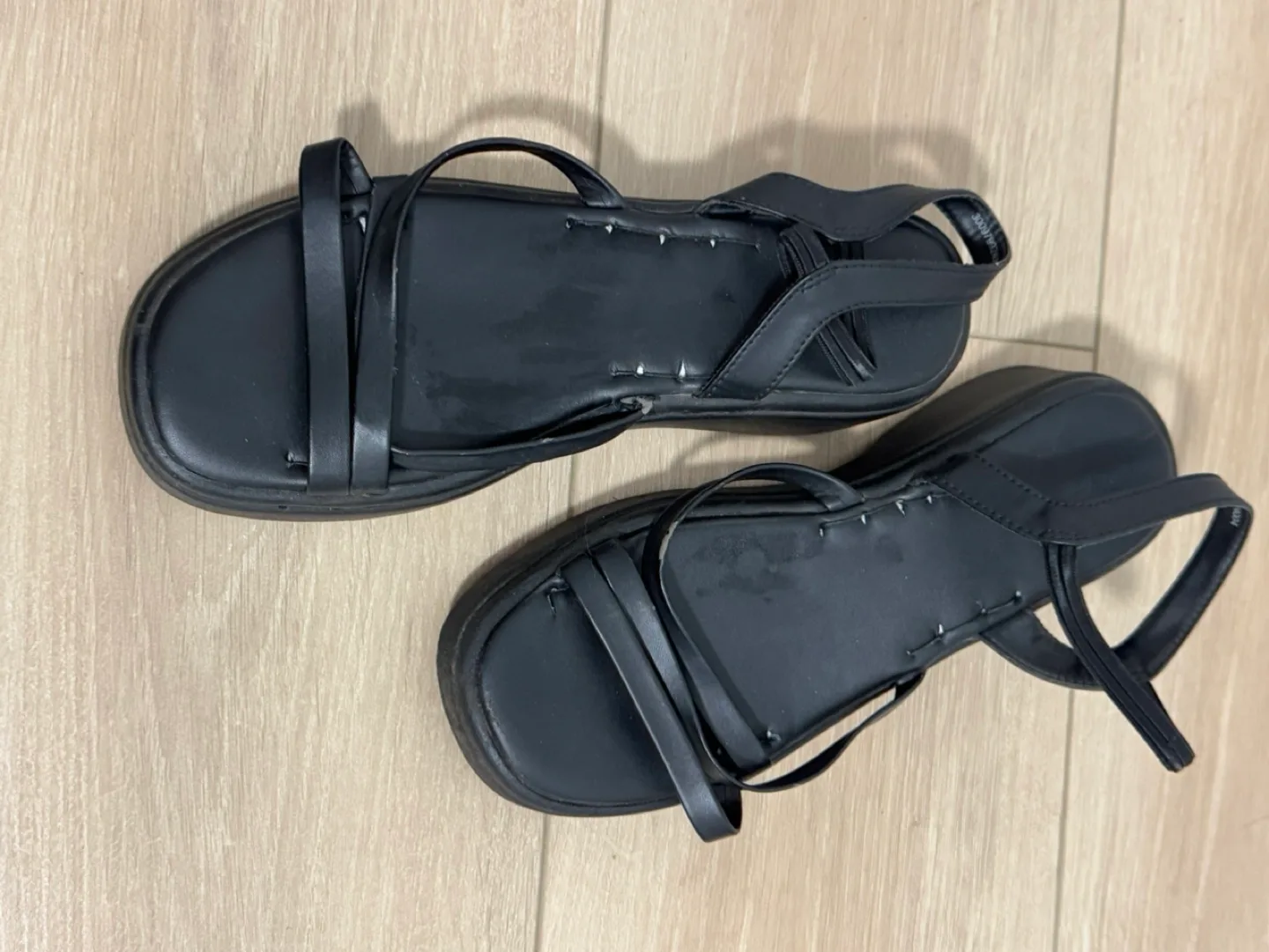 Black platform sandals image indicator(2)