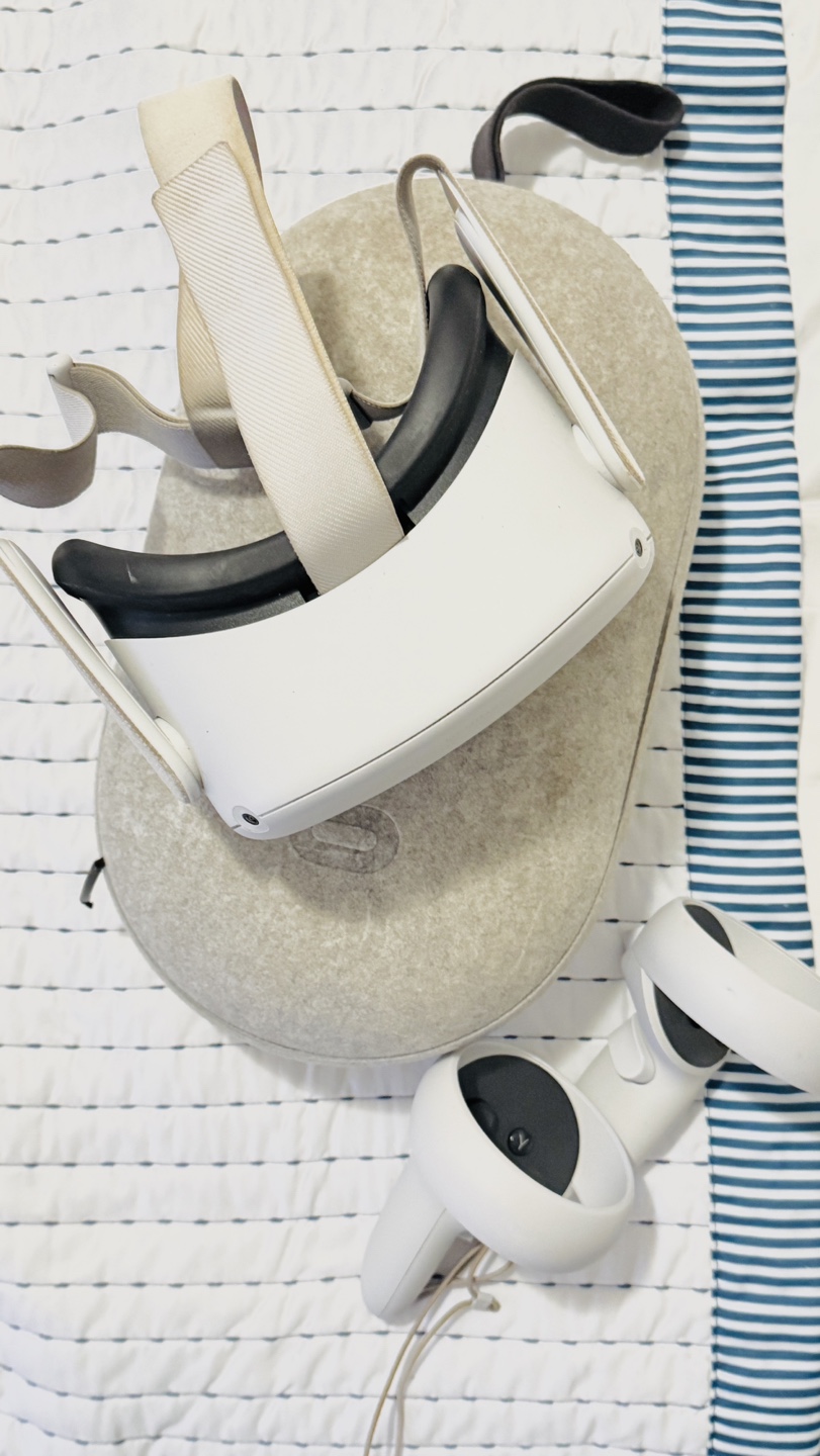 Meta Quest 2 64GB VR Headset - White - photo 4