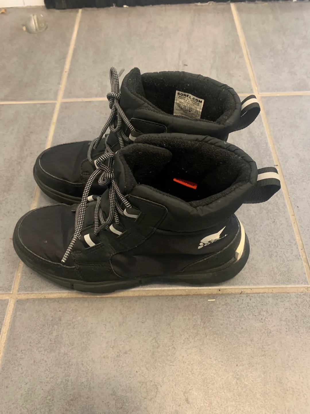 Sorel women or kid’s Black Winter Boots - Size 6.5 image indicator(2)