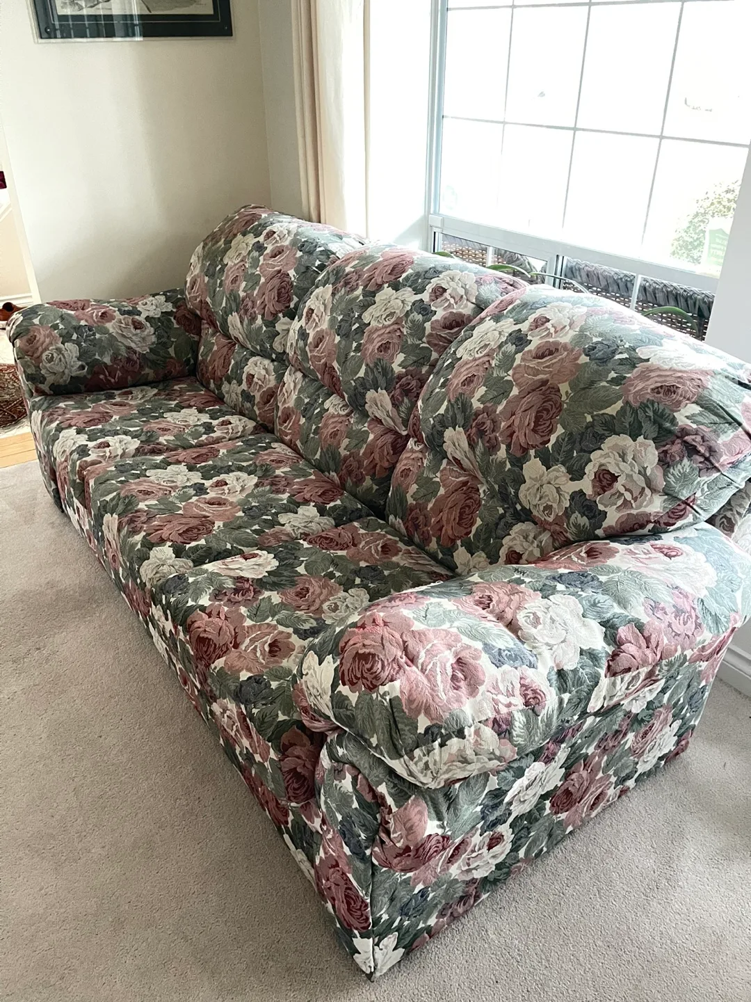 Floral patterned sofa image indicator(2)