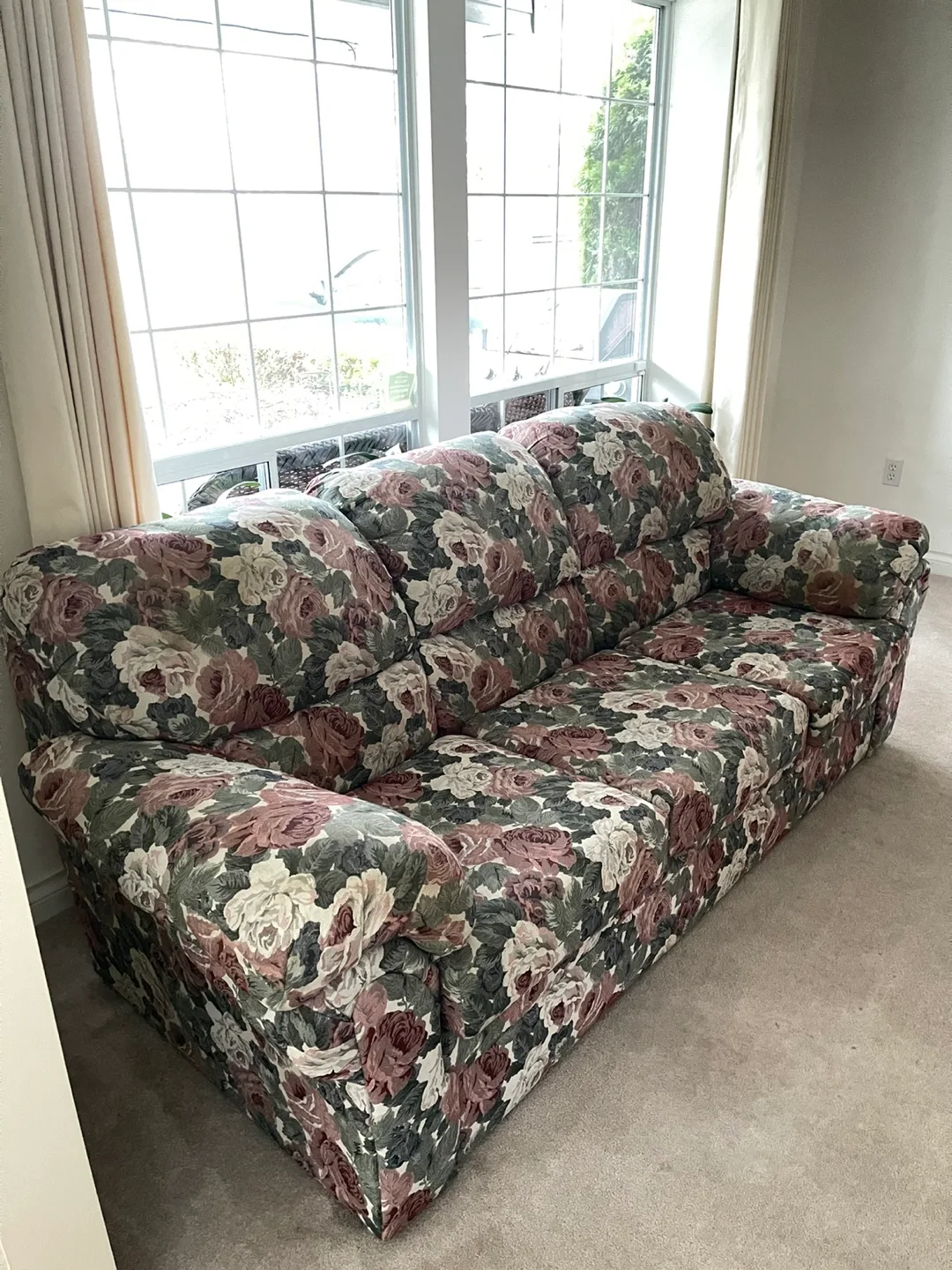 Floral patterned sofa image indicator(3)
