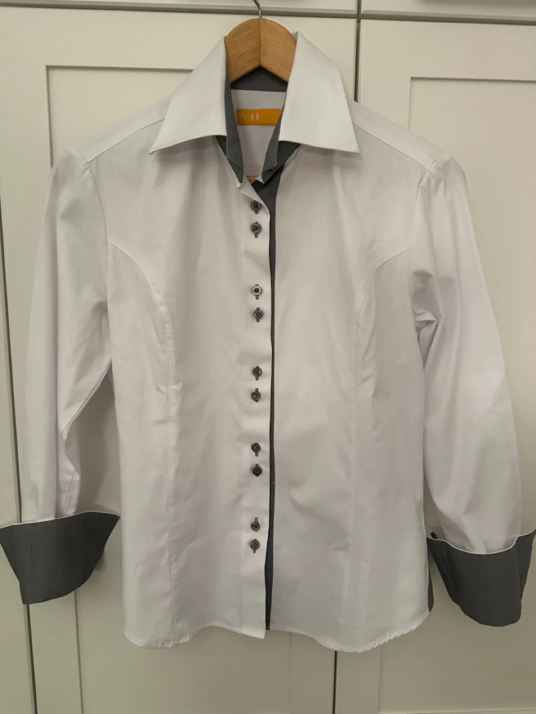 Crisp white collared shirt image indicator(2)