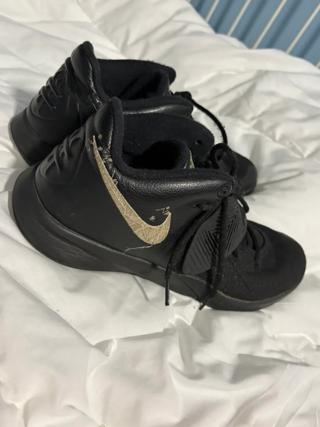 Nike Kyrie flytrap 2 Black/Metallic Gold Basketball Shoes image indicator(2)