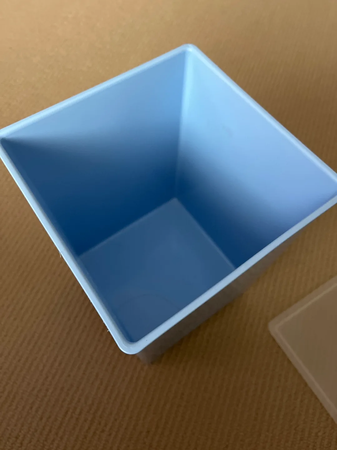 Light Blue Plastic Square Container with Lid image indicator(2)