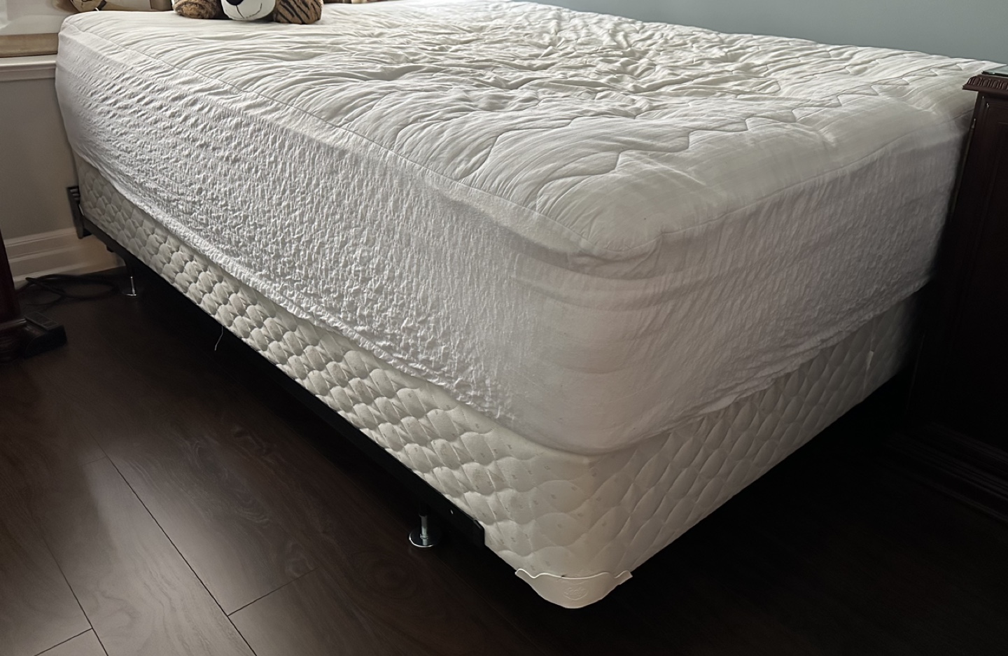 Queen Mattress and Box Spring Set - photo 2