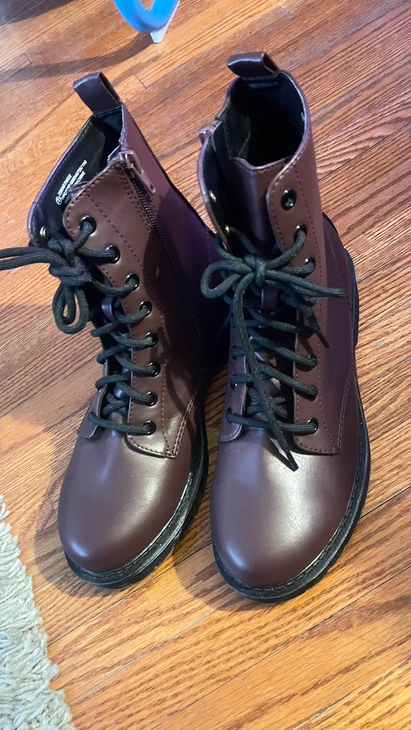 Women's Burgundy Lace-Up Boots image indicator(3)