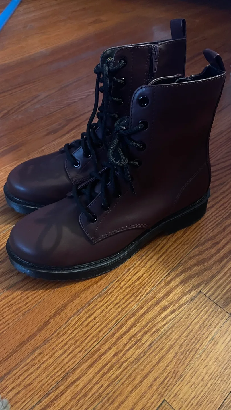 Women's Burgundy Lace-Up Boots image indicator(7)
