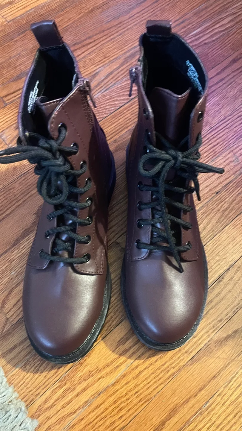 Women's Burgundy Lace-Up Boots image indicator(8)
