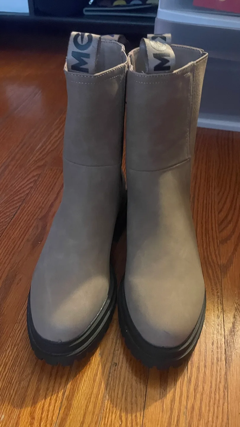 MGXX Women's Ankle Boots - Size 7 image indicator(8)