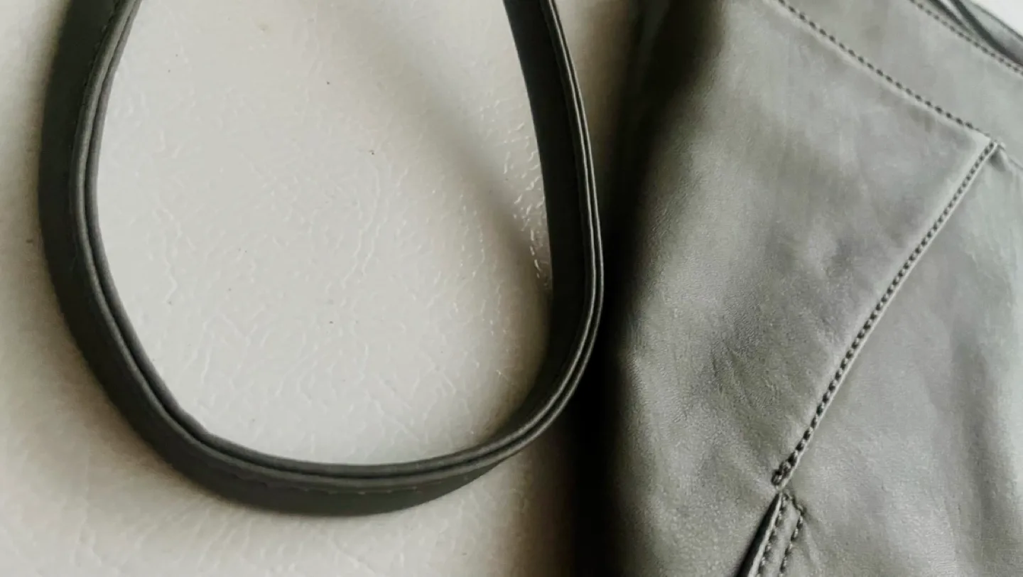 Matt & Nat light Gary Crossbody Bag image indicator(3)