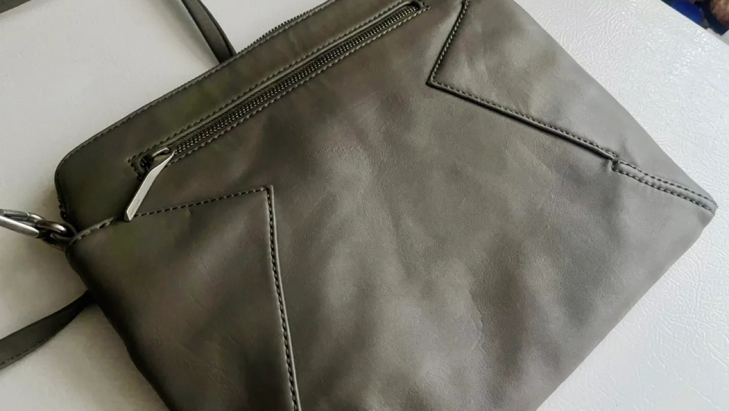 Matt & Nat light Gary Crossbody Bag image indicator(4)