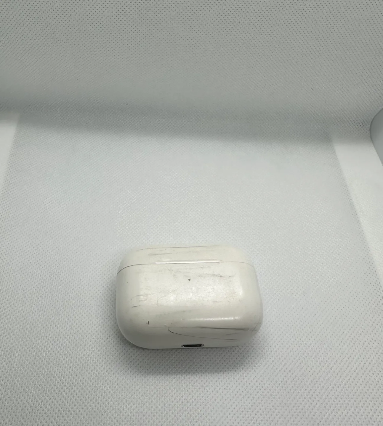 Used Apple AirPods Pro Charging Case image indicator(3)