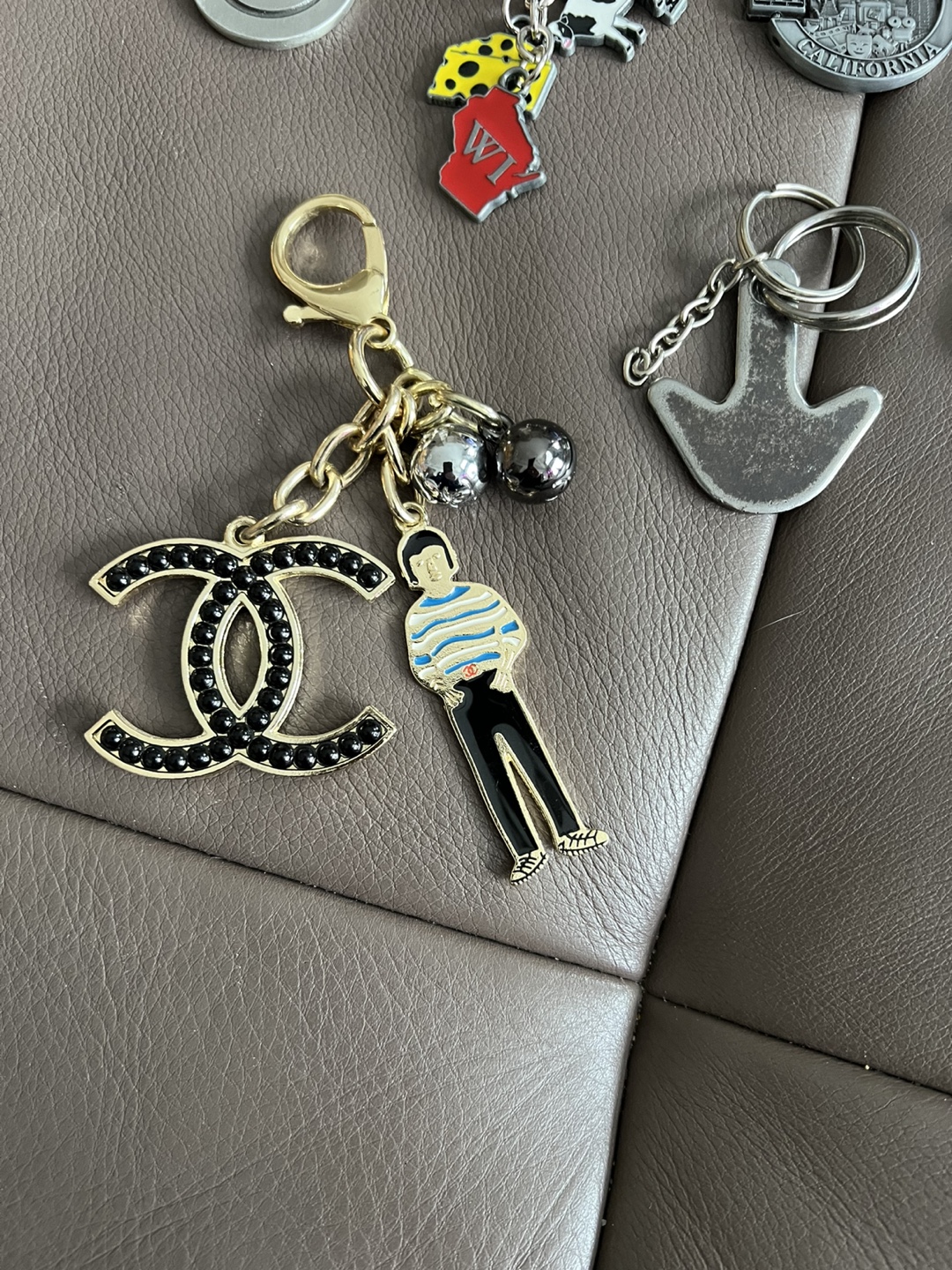 Lot of 12 Unique Keychains - photo 2