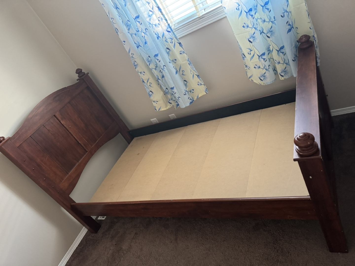Twin-size wooden bed frame - photo 2