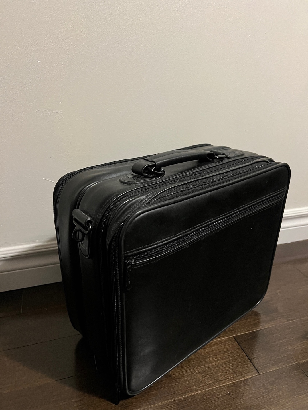 Black Leather Case - photo 2