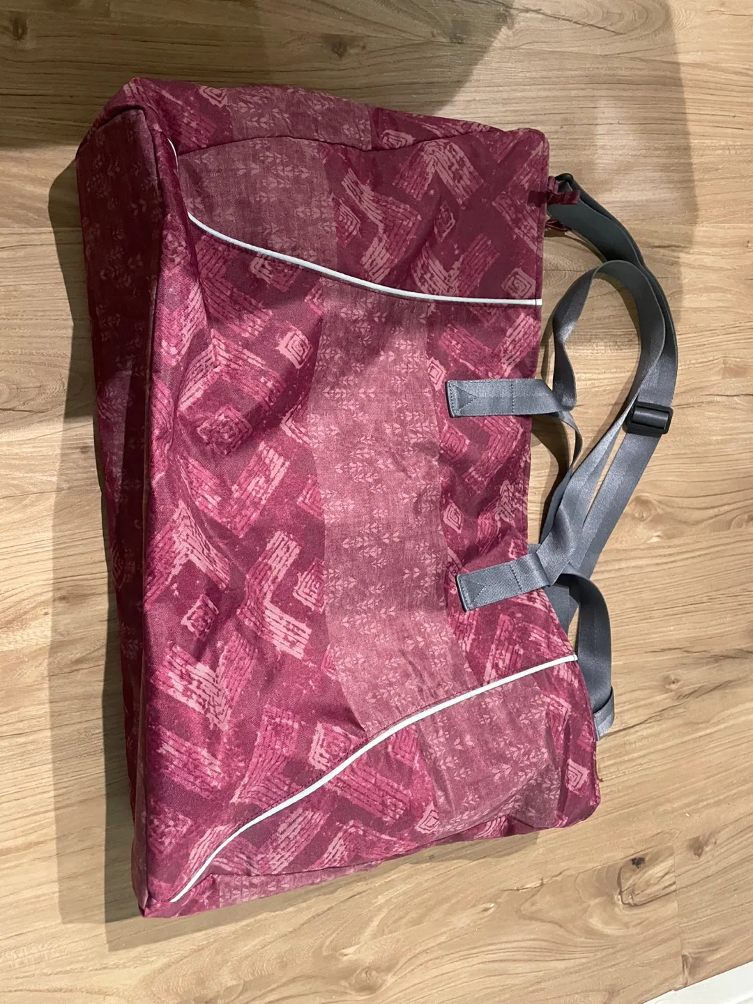 Columbia Maroon Tote Bag image indicator(2)