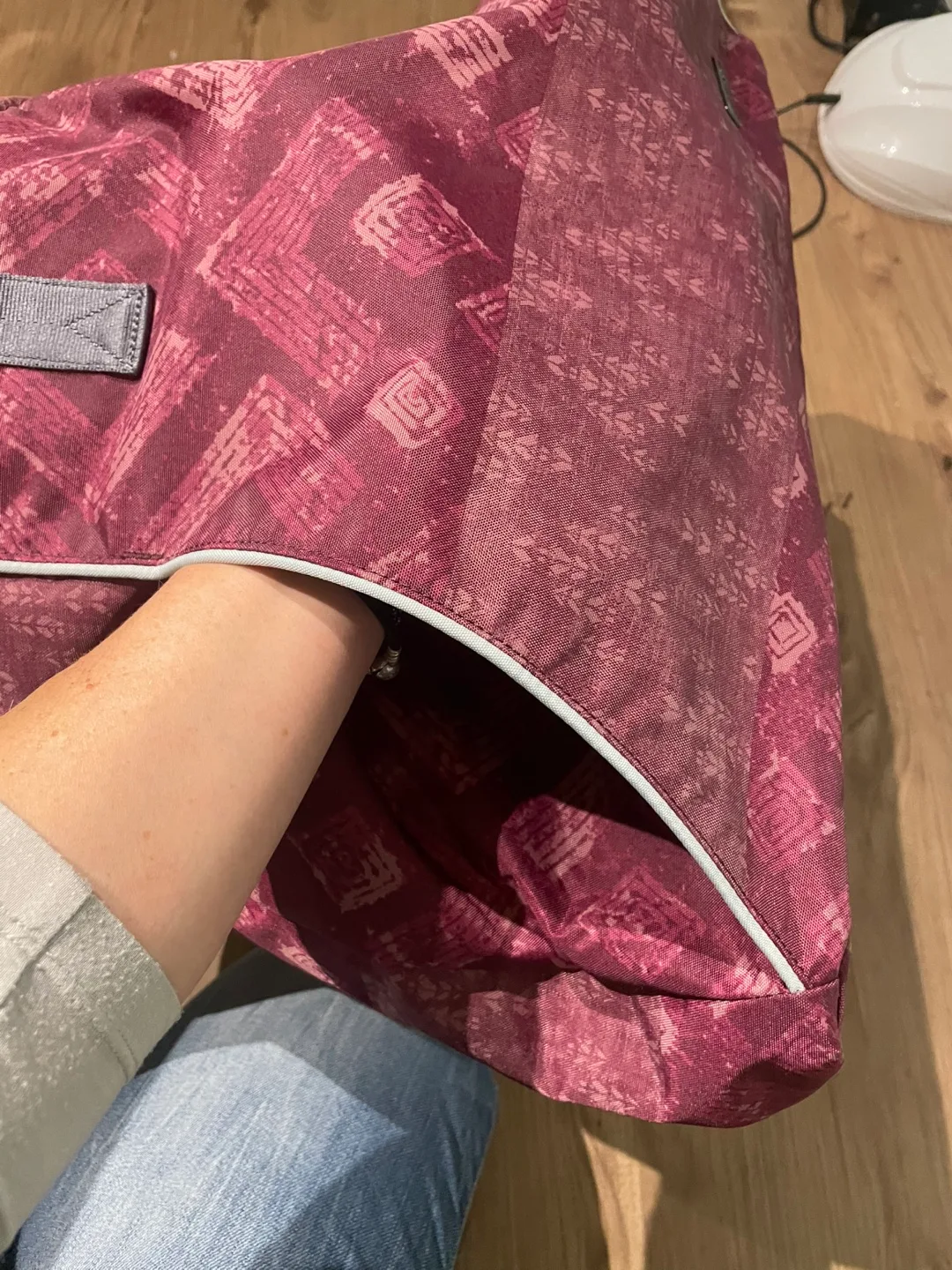 Columbia Maroon Tote Bag image indicator(4)