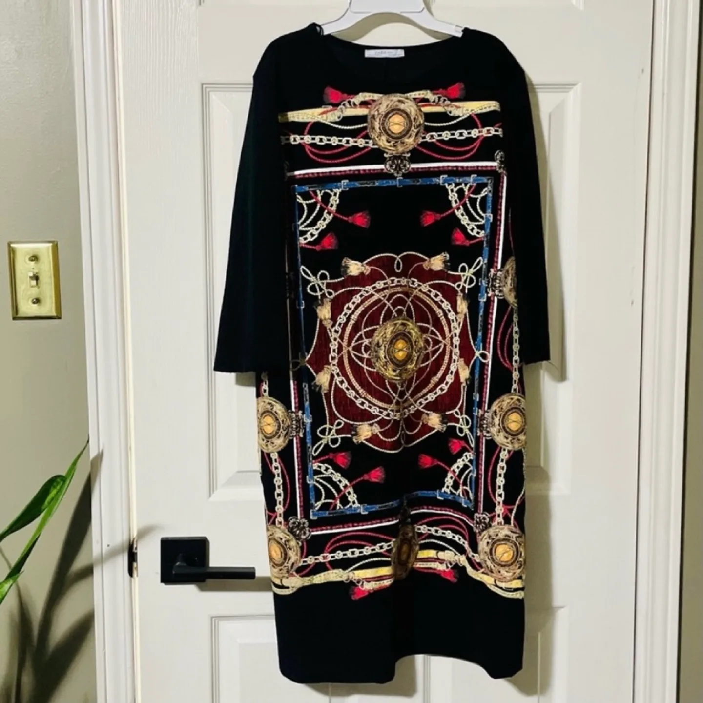 Zara Beautiful Geometric Dress with Rubberized Print image indicator(4)